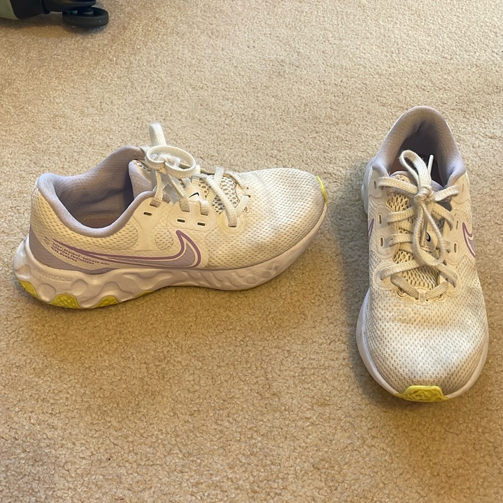 Nike Tennis Shoes